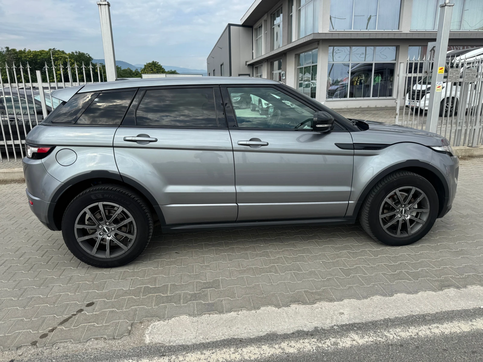 Land Rover Range Rover Evoque 2.2 D 4x4, снимка 4 - Автомобили и джипове - 55067228