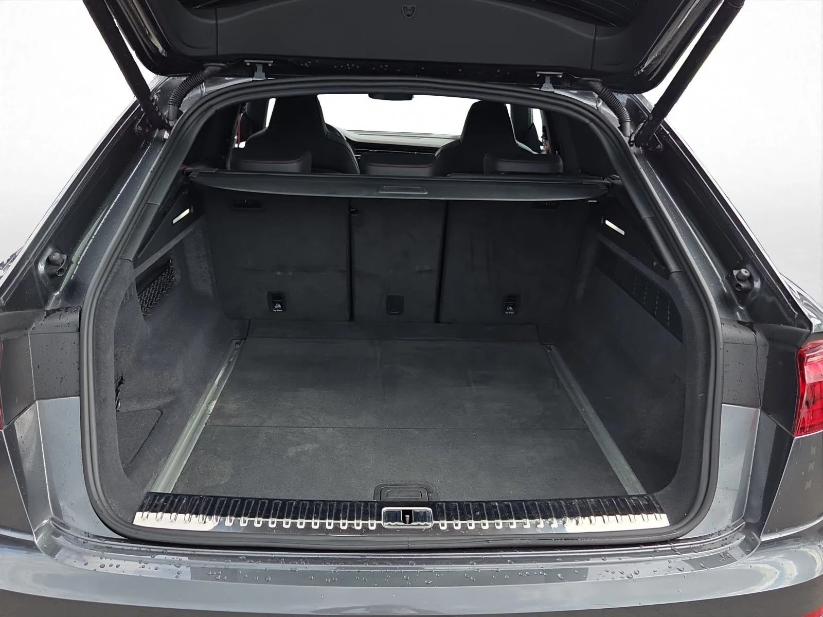 Audi SQ8 FACELIFT / BLACK OPTIC / B&O / HUD / PANO / 360 /, снимка 15 - Автомобили и джипове - 56068167