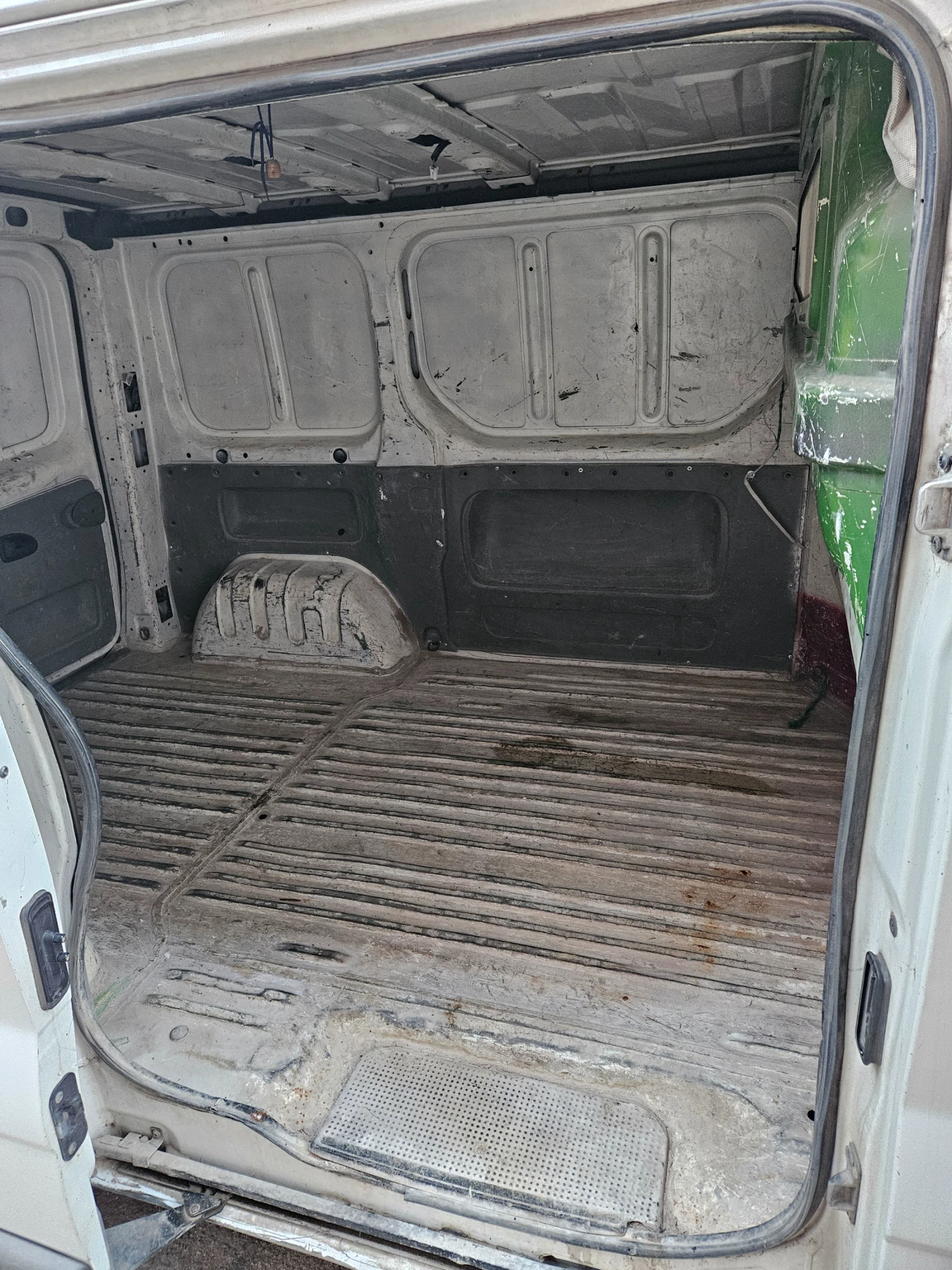 Nissan Primastar, снимка 12 - Бусове и автобуси - 54047886