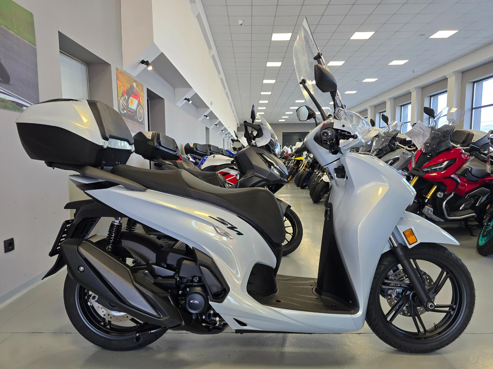 Honda Sh 350ie, Model 2026г., Нов-700км.!, снимка 2 - Мотоциклети и мототехника - 54253324