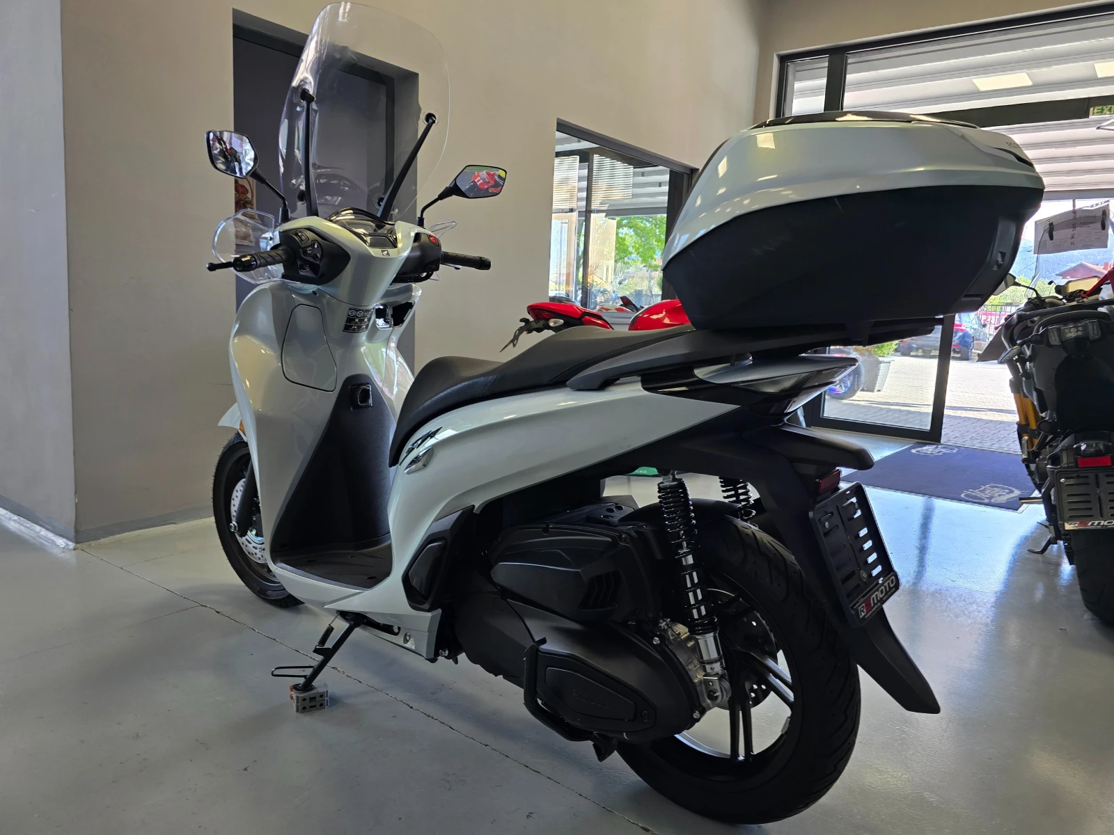 Honda Sh 350ie, Model 2026г., Нов-700км.!, снимка 5 - Мотоциклети и мототехника - 54253324