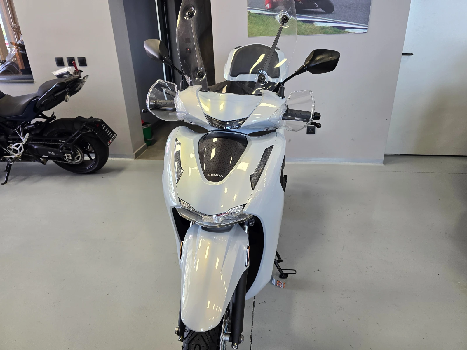 Honda Sh 350ie, Model 2026г., Нов-700км.!, снимка 9 - Мотоциклети и мототехника - 54253324