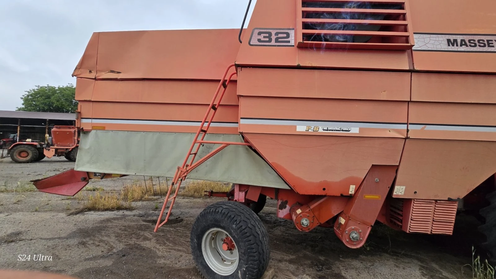 Комбайн Massey Ferguson 32, снимка 2 - Селскостопанска техника - 54817502