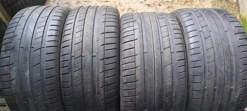 Гуми Летни 275/35R18, снимка 1 - Гуми и джанти - 35606439