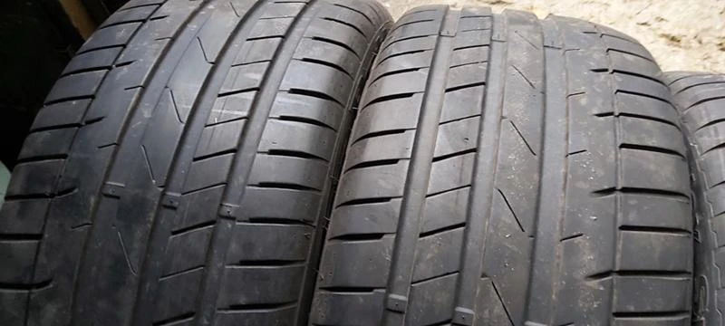 Гуми Летни 275/35R18, снимка 2 - Гуми и джанти - 35606439