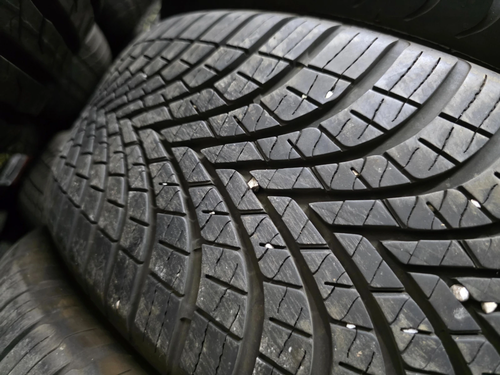 Гуми Всесезонни 205/60R16, снимка 2 - Гуми и джанти - 55485959