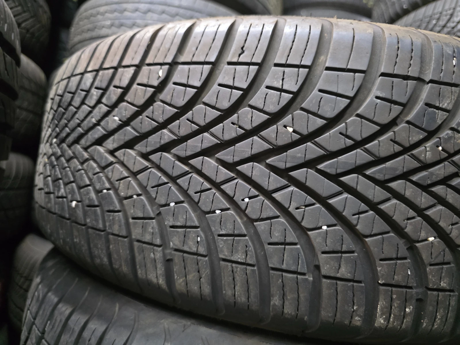 Гуми Всесезонни 205/60R16, снимка 3 - Гуми и джанти - 55485959