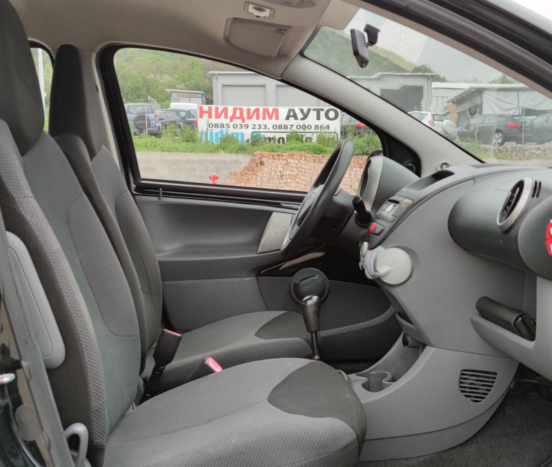 Toyota Aygo 1.0VVT-I, снимка 13 - Автомобили и джипове - 40647385