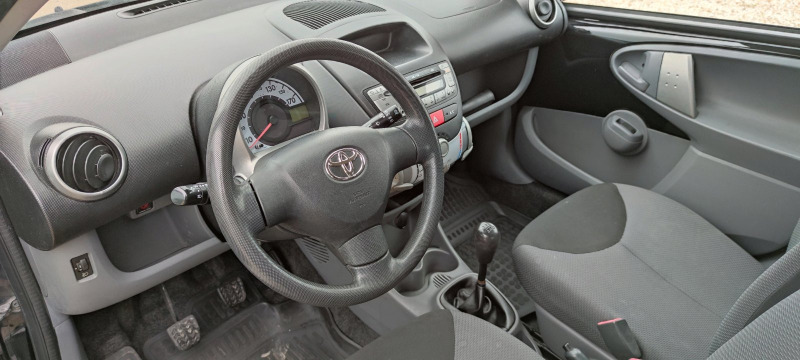 Toyota Aygo 1.0VVT-I, снимка 10 - Автомобили и джипове - 40647385