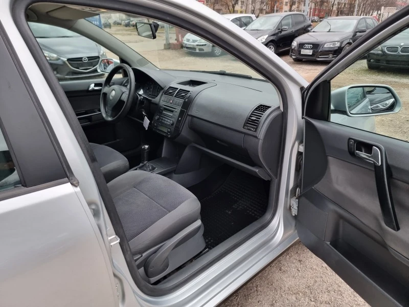 VW Polo 1.2I, снимка 15 - Автомобили и джипове - 44101258