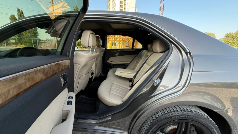 Mercedes-Benz E 500 E550/V8/4MATIC/AMG/7G TRONIC/ВНОС КАНАДА, снимка 17 - Автомобили и джипове - 50680115