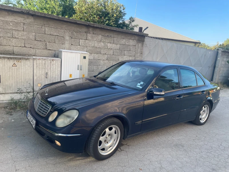 Mercedes-Benz E 220, снимка 2 - Автомобили и джипове - 52531924