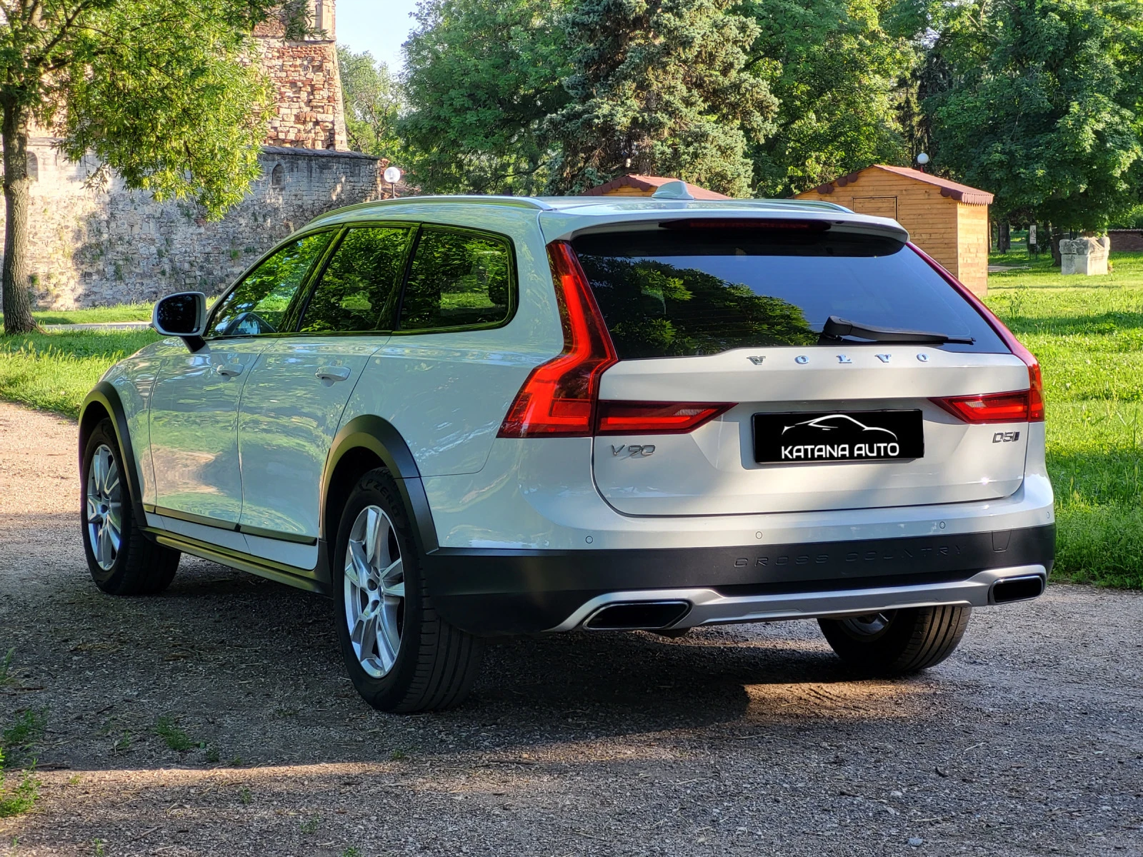 Volvo V90 Cross Country D5 / 4x4 / ДИСТРОНИК / ПОДГРЕВ / ЛИЗИНГ - изображение 3