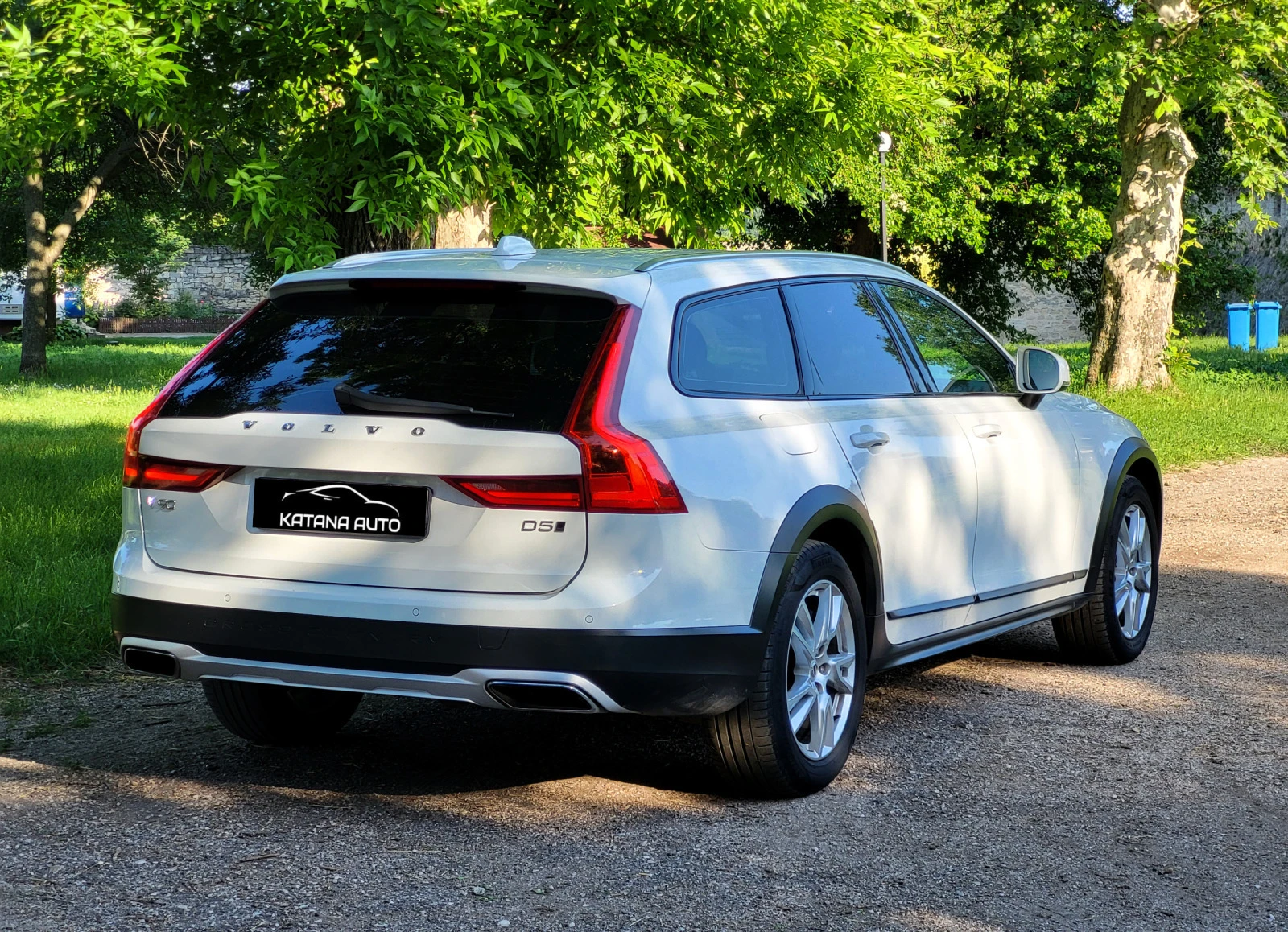 Volvo V90 Cross Country D5 / 4x4 / ДИСТРОНИК / ПОДГРЕВ / ЛИЗИНГ - изображение 4