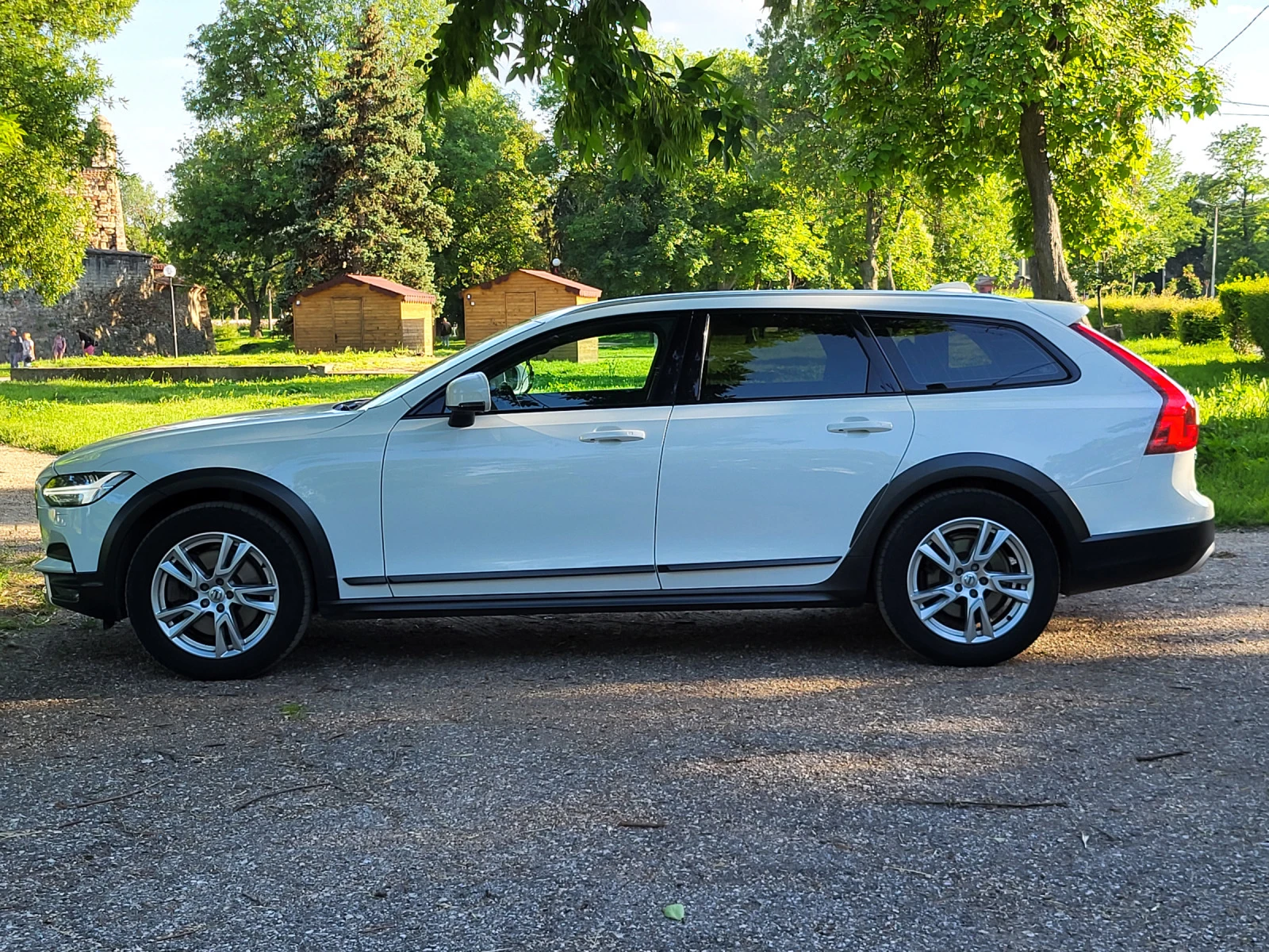 Volvo V90 Cross Country D5 / 4x4 / ДИСТРОНИК / ПОДГРЕВ / ЛИЗИНГ - изображение 8