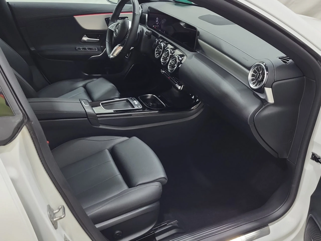 Mercedes-Benz CLA 250 * CARFAX * АВТО КРЕДИТ * ЦЕНА ДО БГ! - изображение 10