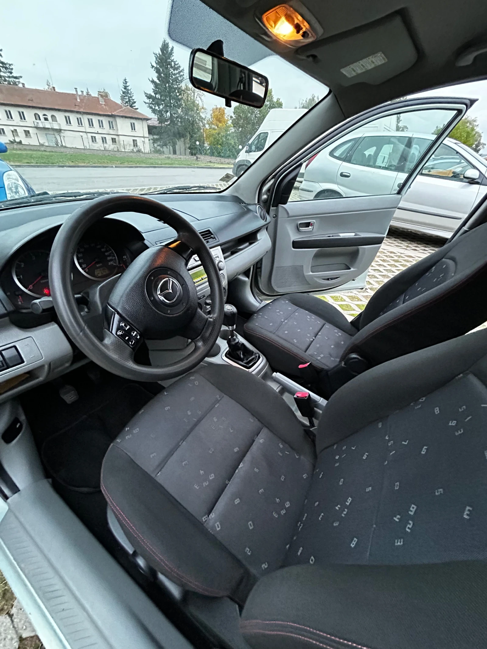 Mazda 2  - изображение 7