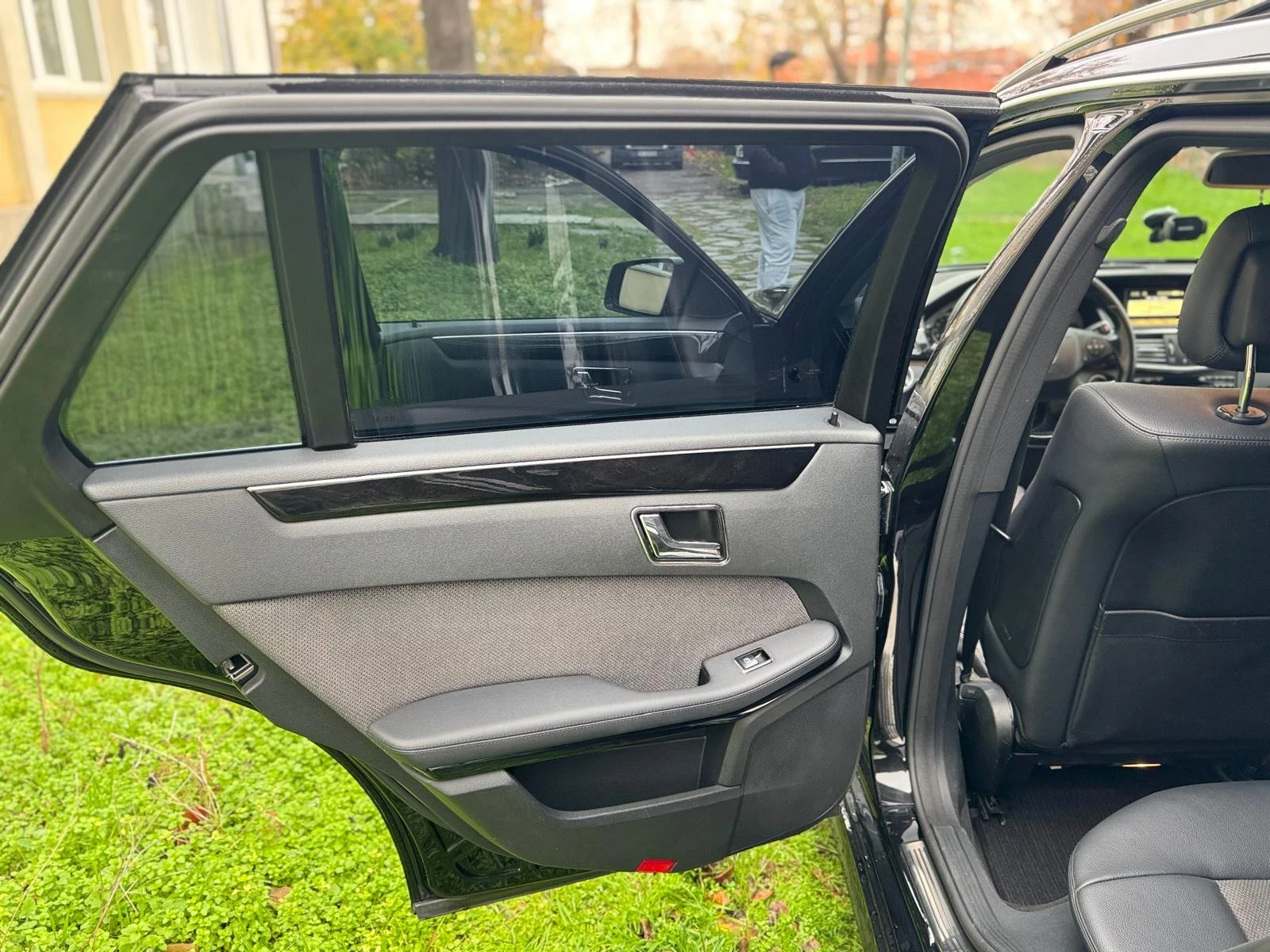 Mercedes-Benz 350  - изображение 10