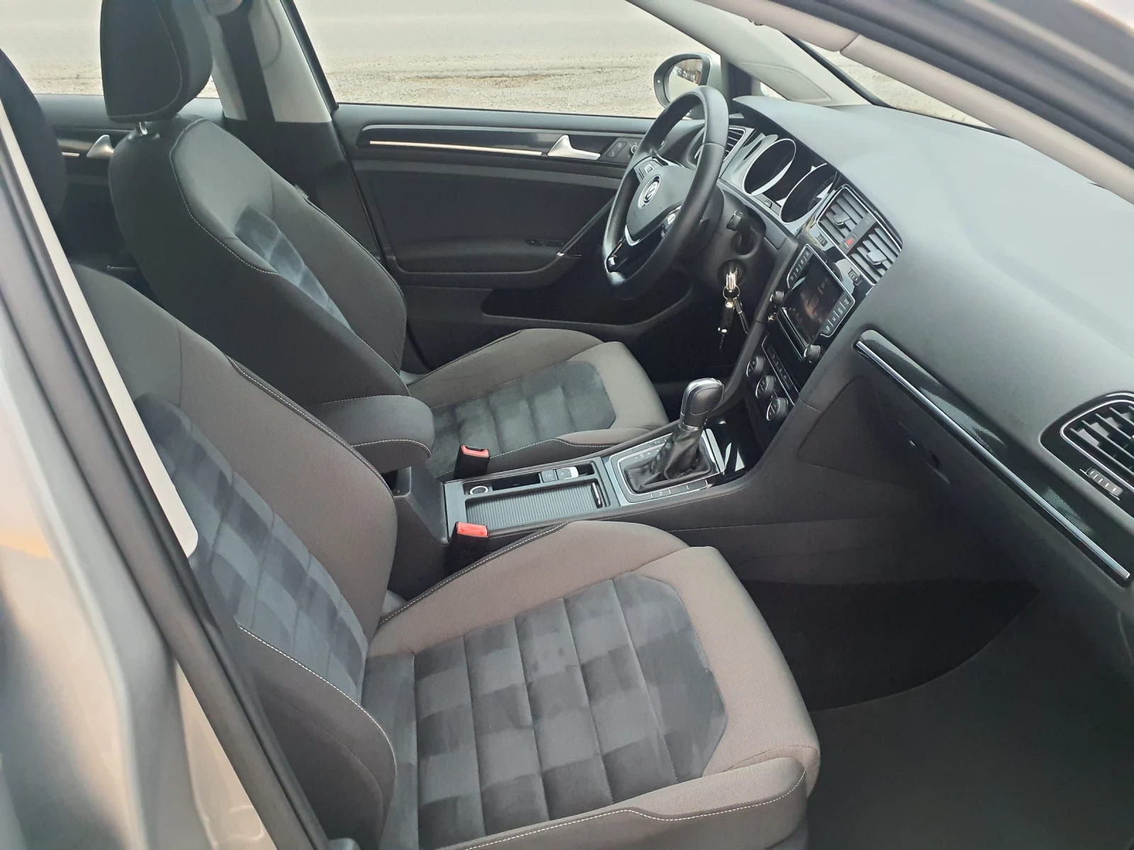 VW Golf 1.6 TDI -110 к.с EURO 6B , снимка 9 - Автомобили и джипове - 53872100