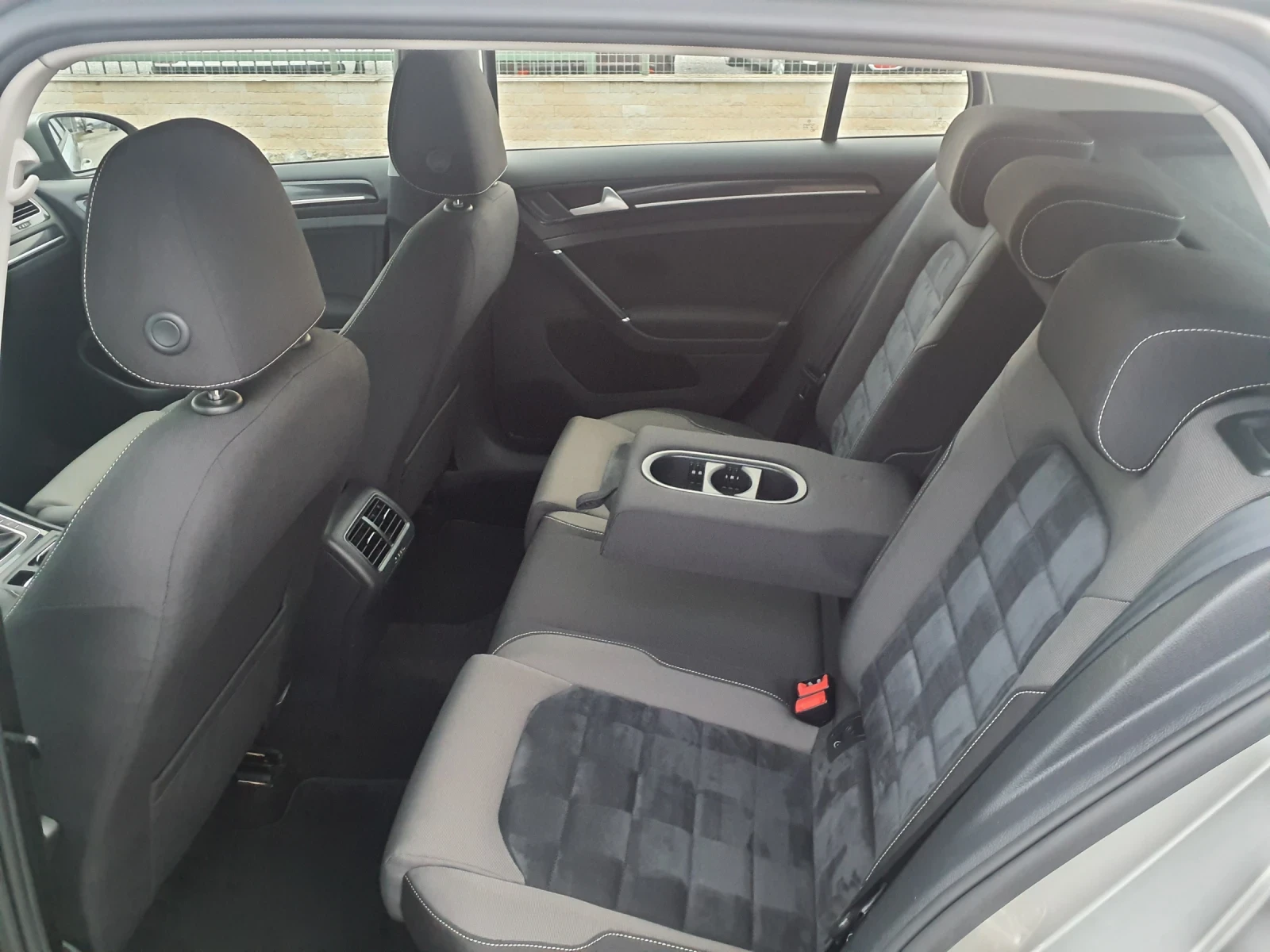 VW Golf 1.6 TDI -110 к.с EURO 6B , снимка 10 - Автомобили и джипове - 53872100