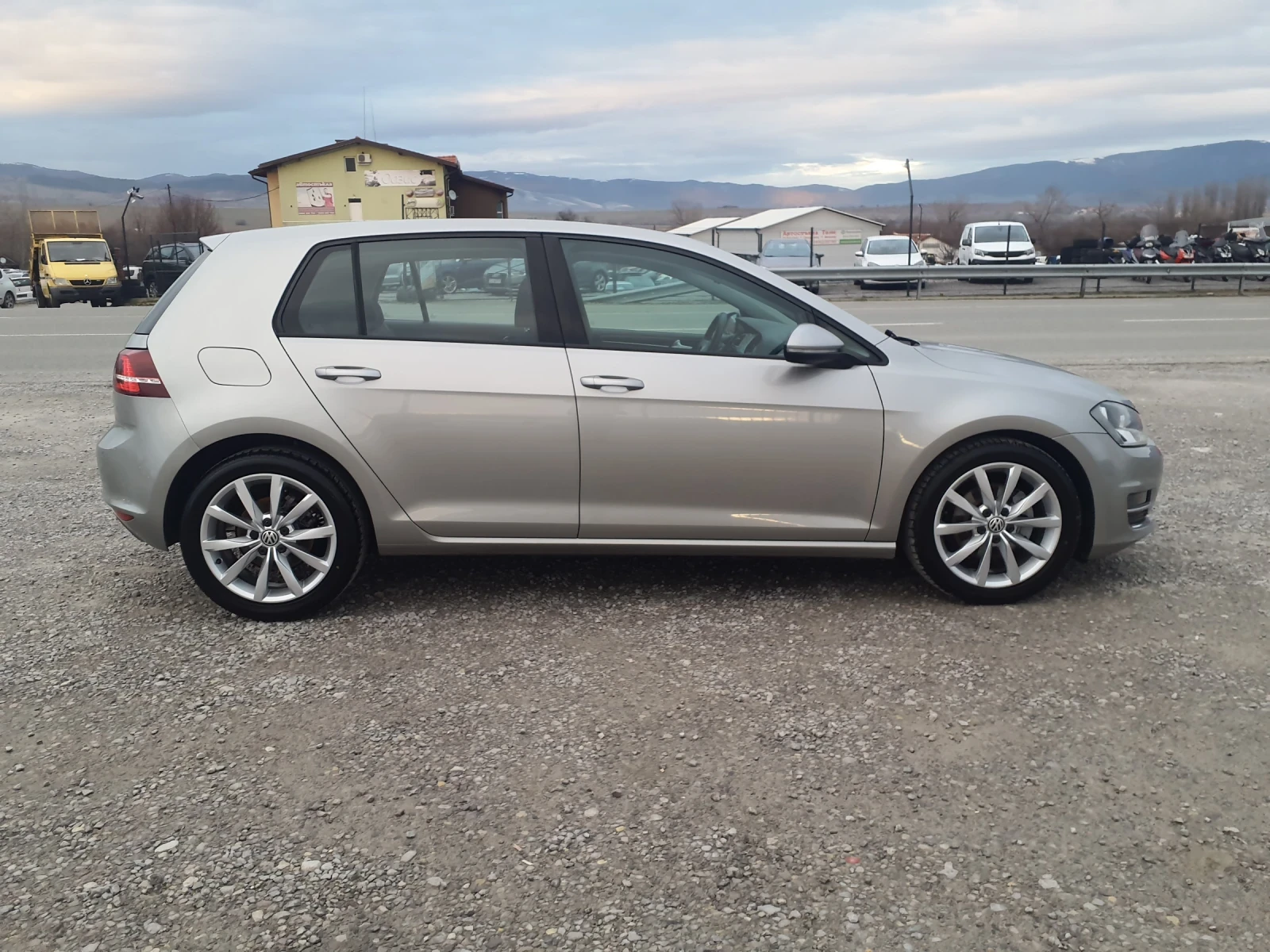 VW Golf 1.6 TDI -110 к.с EURO 6B , снимка 6 - Автомобили и джипове - 53872100