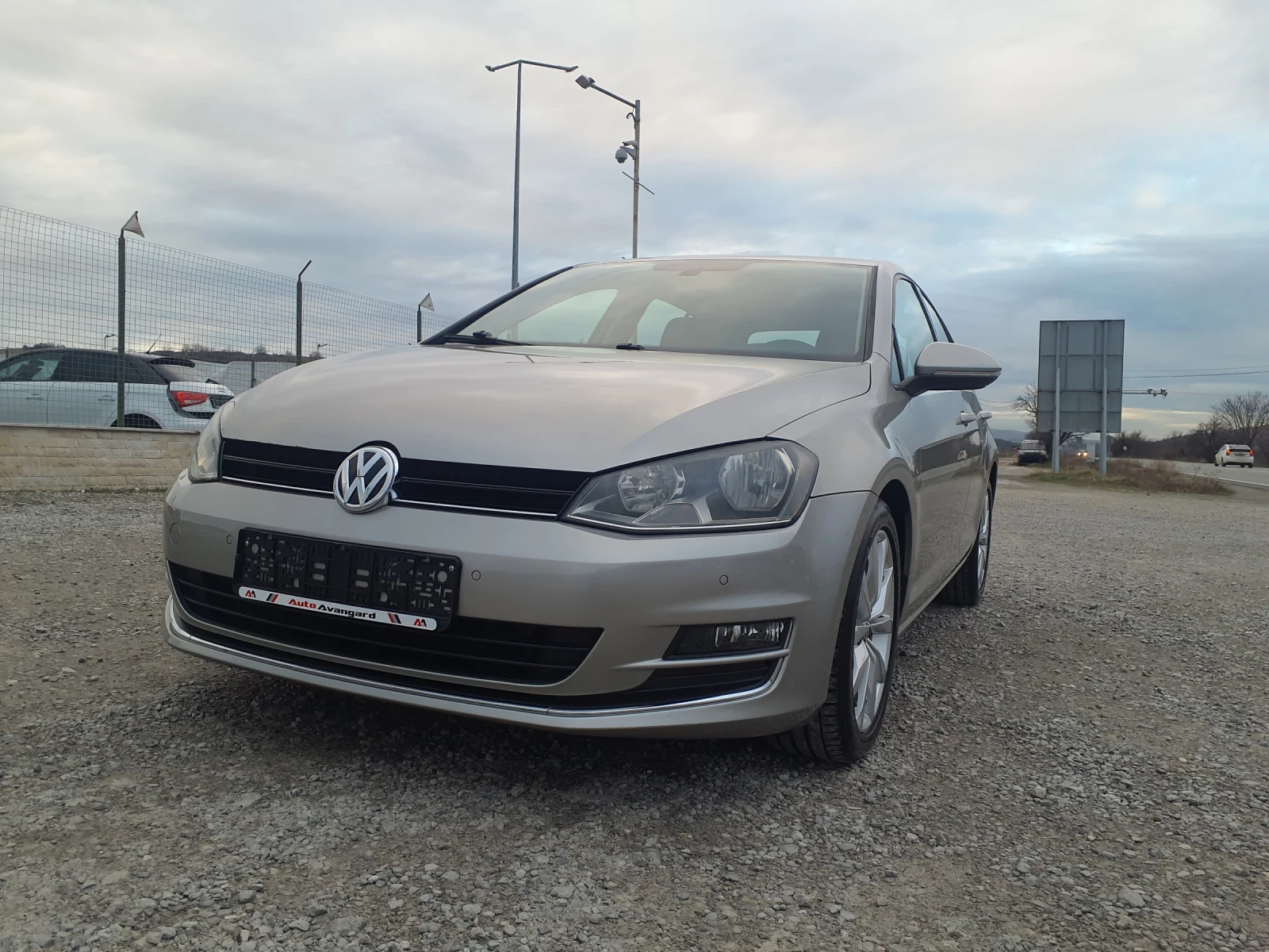 VW Golf 1.6 TDI -110 к.с EURO 6B , снимка 2 - Автомобили и джипове - 53872100
