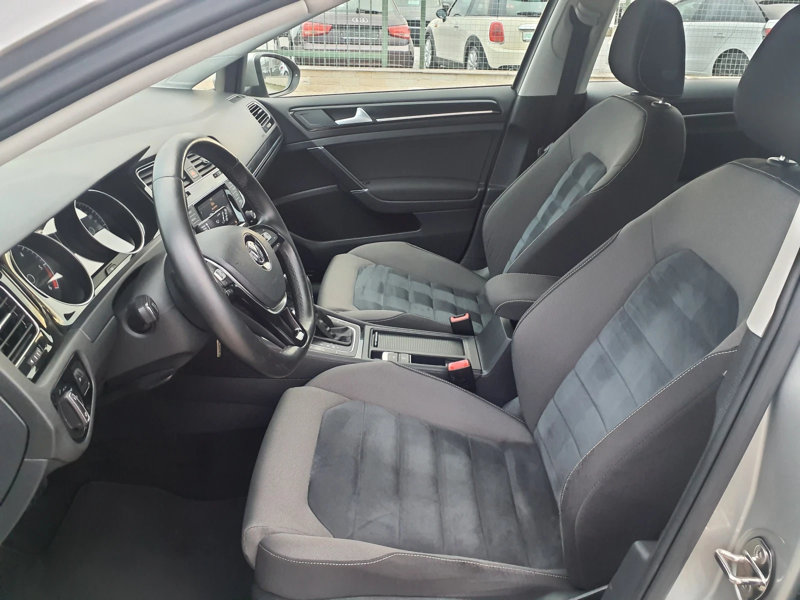 VW Golf 1.6 TDI -110 к.с EURO 6B , снимка 8 - Автомобили и джипове - 53872100