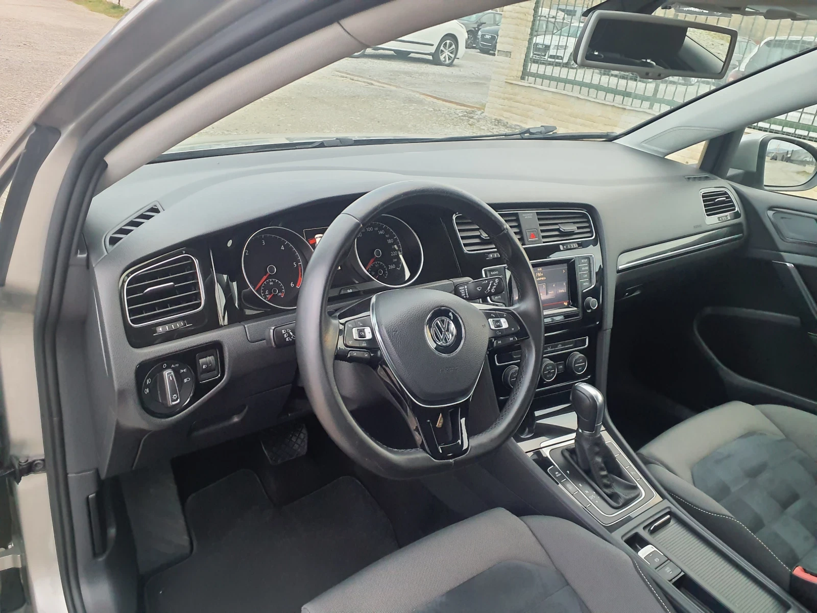 VW Golf 1.6 TDI -110 к.с EURO 6B , снимка 7 - Автомобили и джипове - 53872100