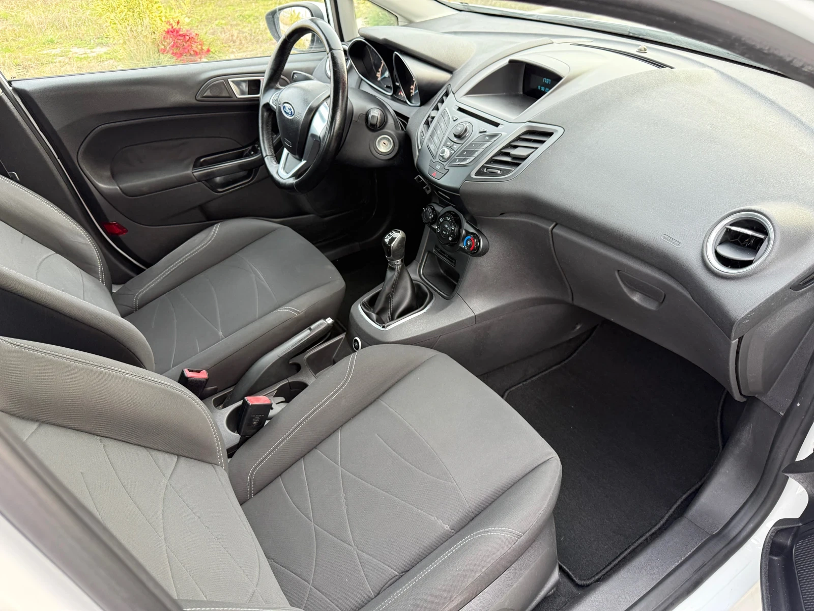 Ford Fiesta 1.4i 97к.с LPG / FACELIFT / PARKTRONIC , снимка 12 - Автомобили и джипове - 53883782