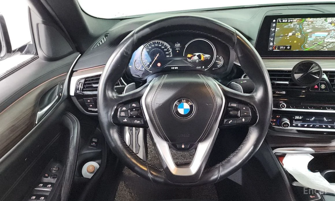 BMW 530 xDrive M Sport Plus* HEAD-UP* 360 CAM* ОБДУХВАНЕ* , снимка 8 - Автомобили и джипове - 53903326