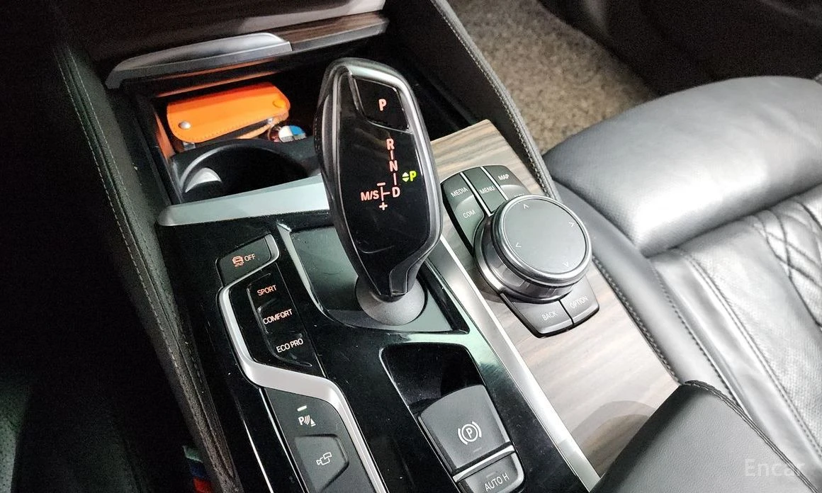 BMW 530 xDrive M Sport Plus* HEAD-UP* 360 CAM* ОБДУХВАНЕ* , снимка 13 - Автомобили и джипове - 53903326