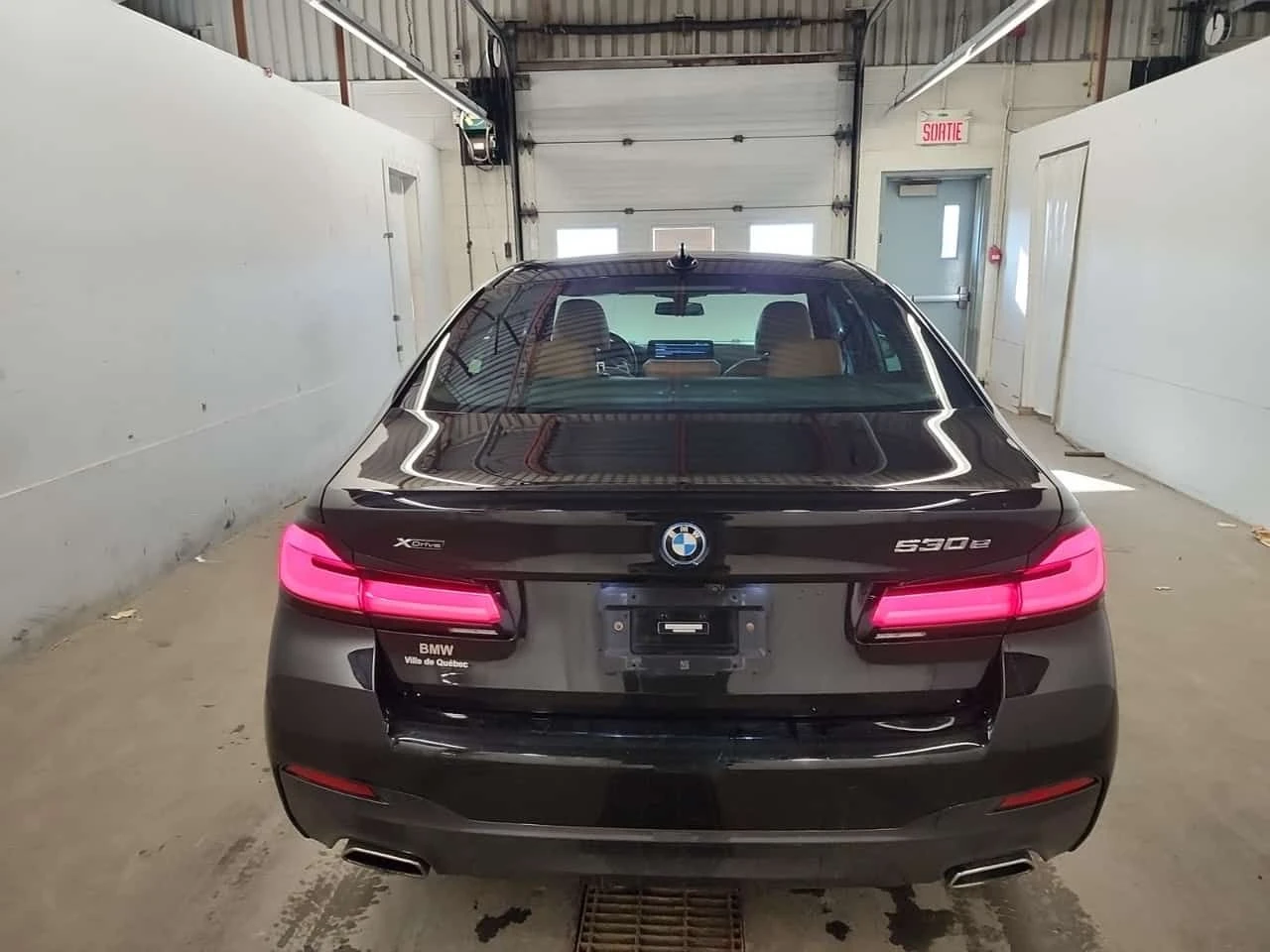 BMW 530E | M PACK| HUD| ШИБИДАХ| 2 КЛЮЧА| ПОДГРЕВ| CARFAX, снимка 5 - Автомобили и джипове - 54011445