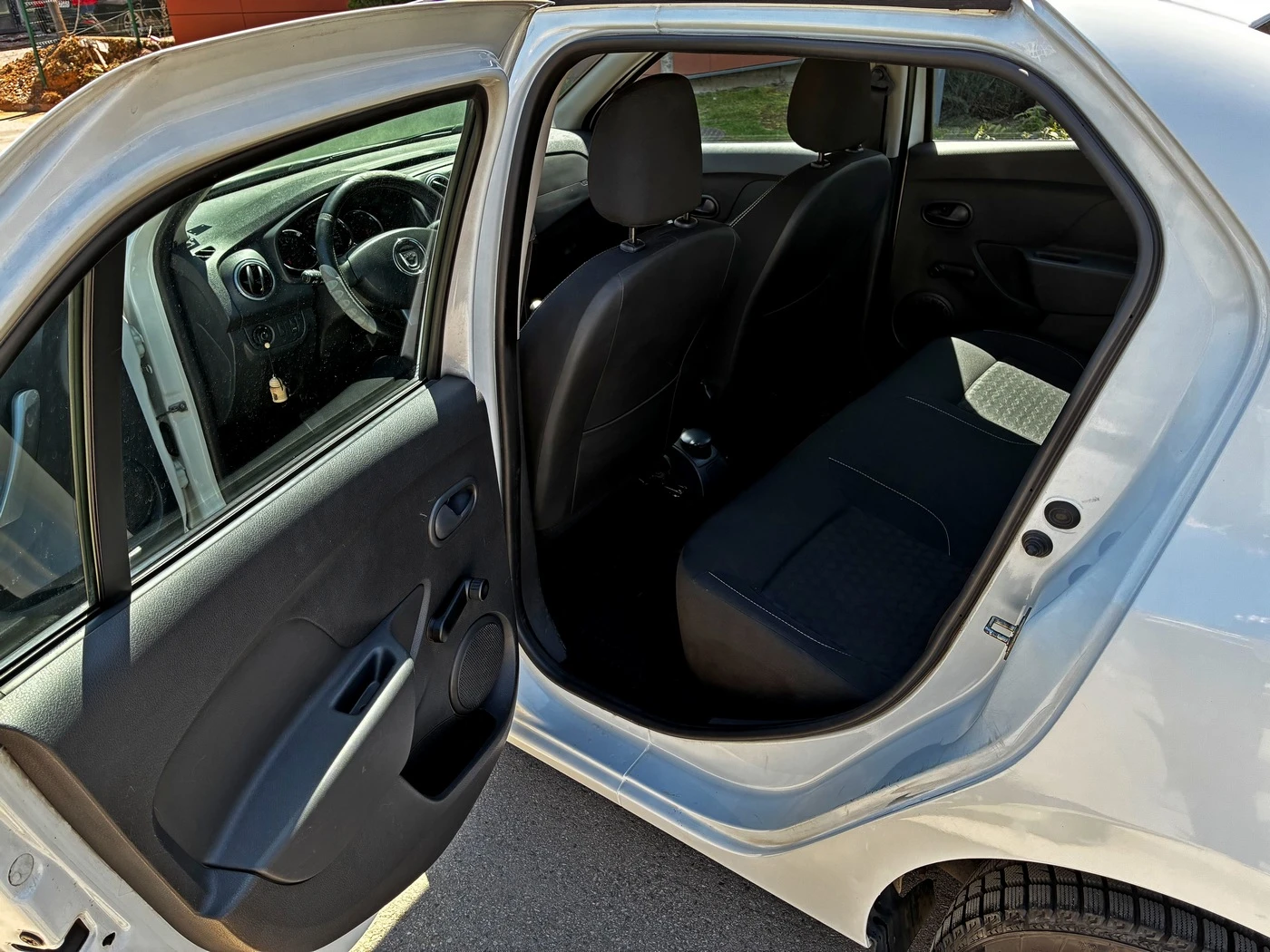 Dacia Logan 1.5dci, перфектна, снимка 6 - Автомобили и джипове - 54369005