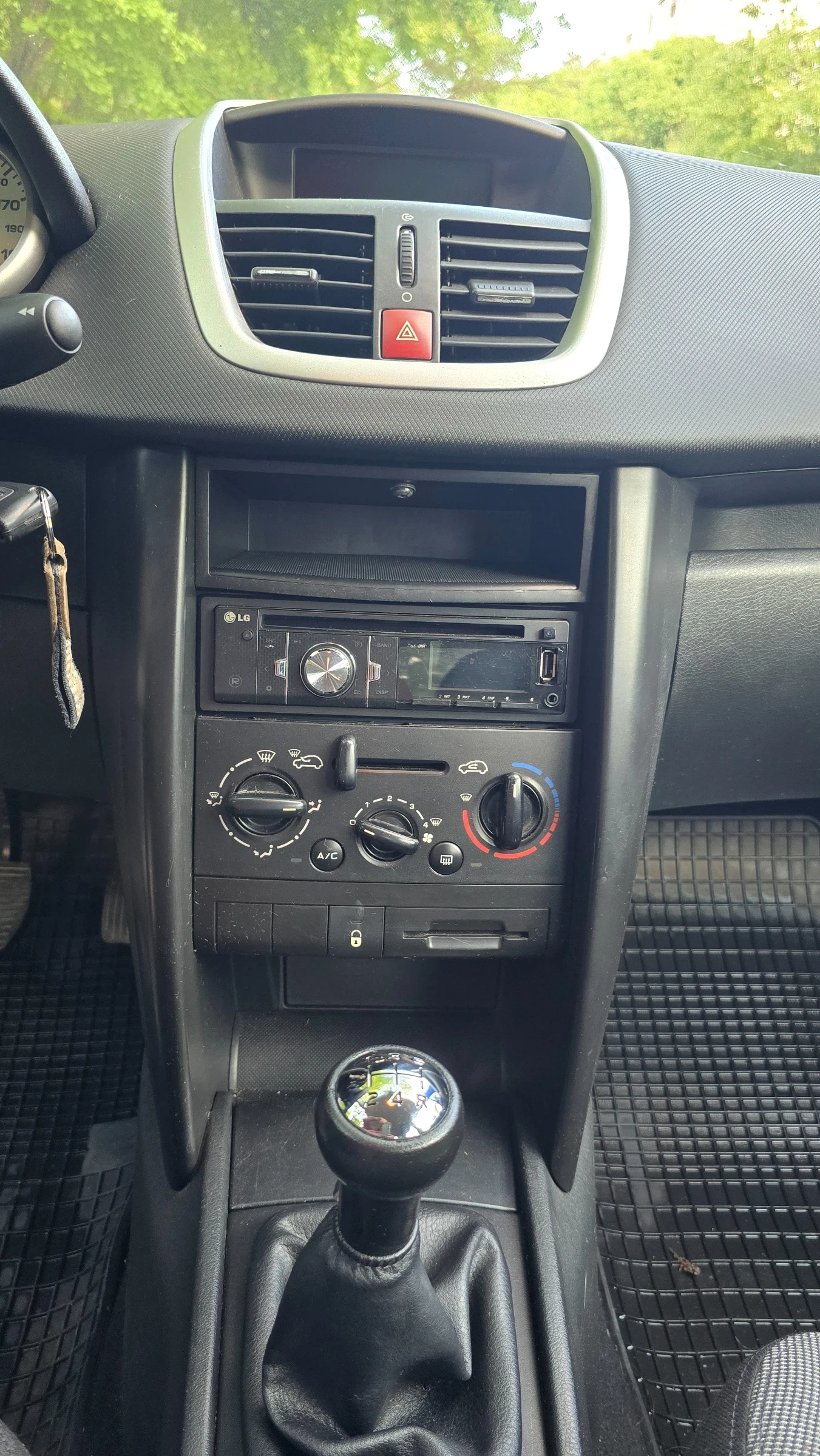 Peugeot 207, снимка 10 - Автомобили и джипове - 54542866