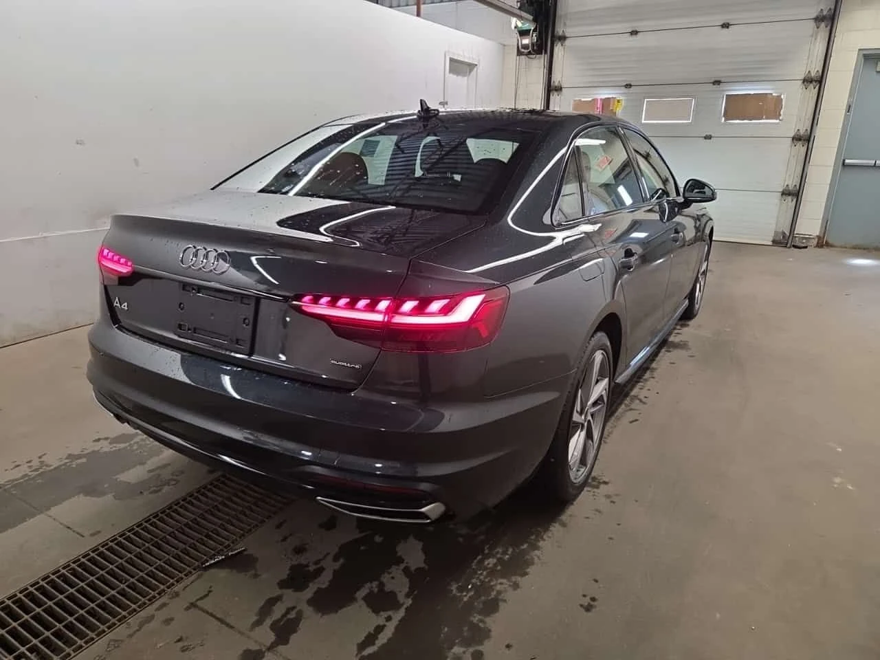Audi A4 Komfort /DISTRONIC/LED/CAMERA, снимка 3 - Автомобили и джипове - 54562884