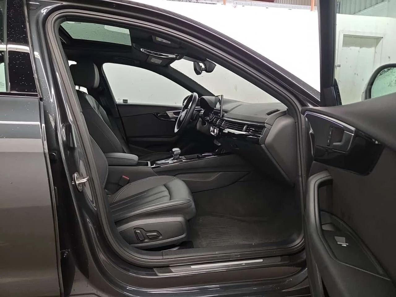Audi A4 Komfort /DISTRONIC/LED/CAMERA, снимка 15 - Автомобили и джипове - 54562884