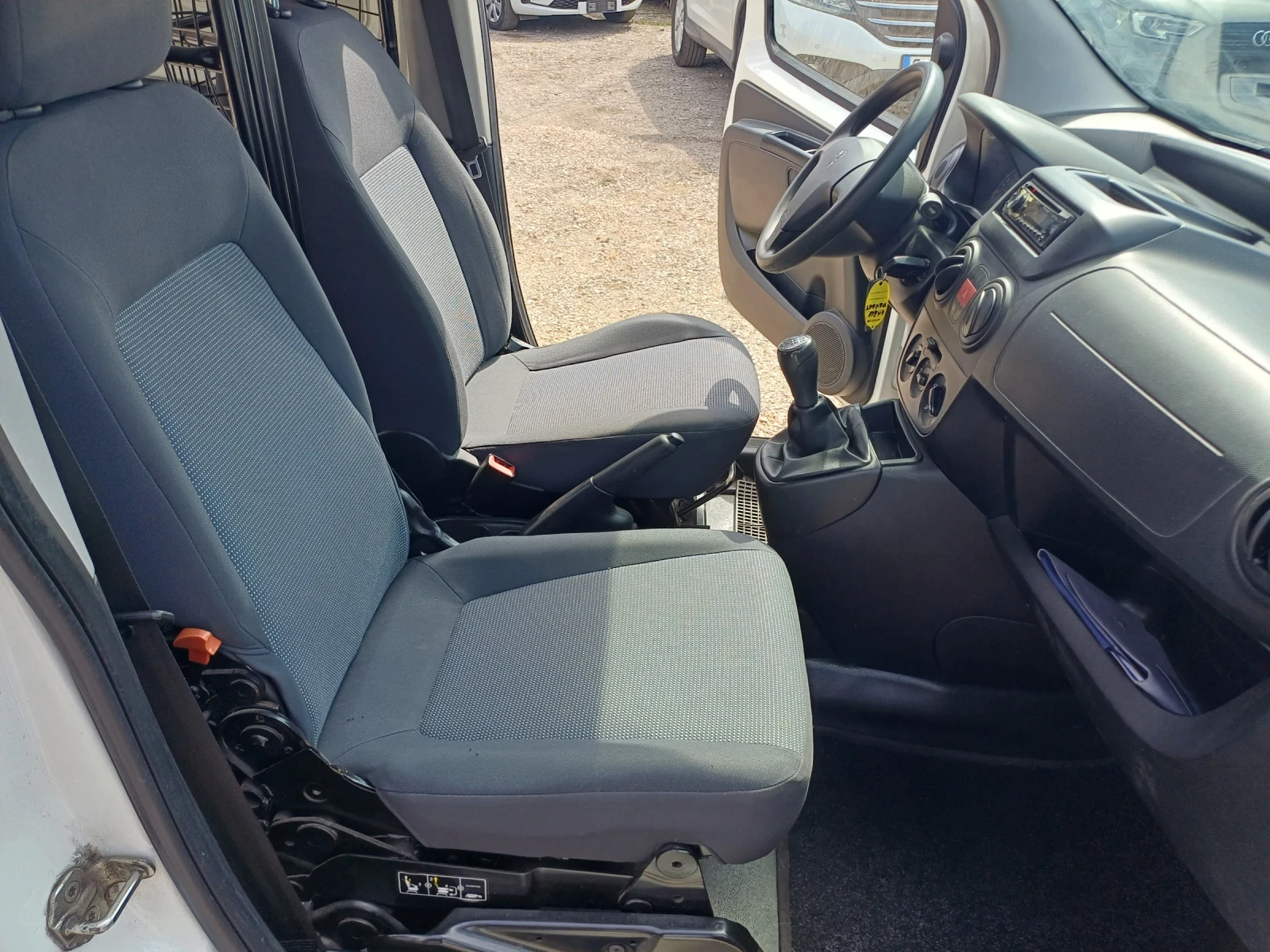 Peugeot Bipper 1.3 HDI, снимка 14 - Автомобили и джипове - 54778379