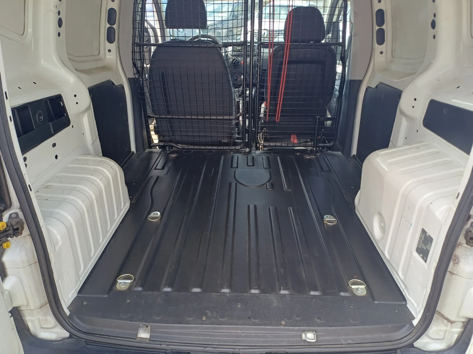Peugeot Bipper 1.3 HDI, снимка 12 - Автомобили и джипове - 54778379