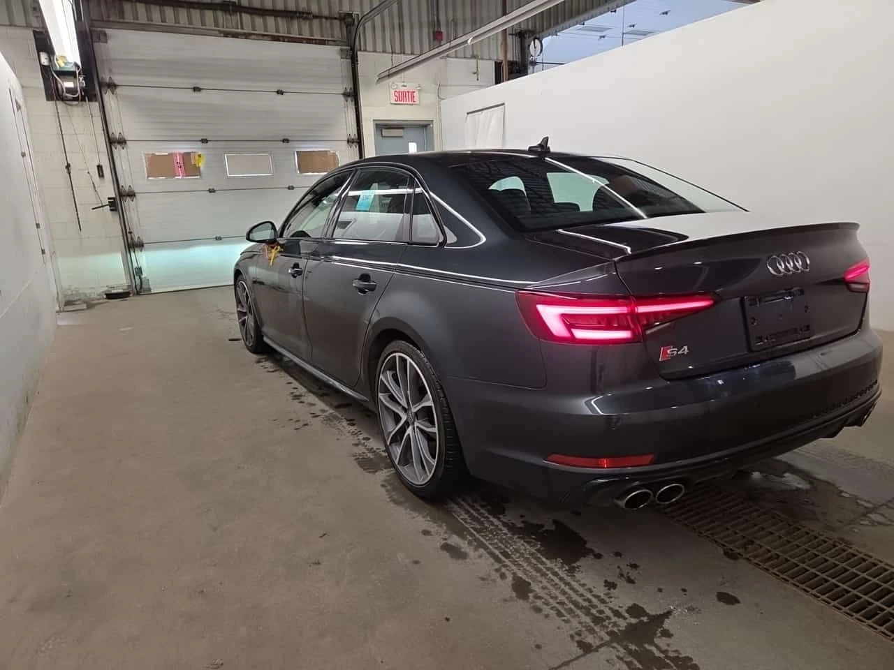 Audi S4 TECHNIK /360/DISTRONIC/АВТОКРЕДИТ, снимка 4 - Автомобили и джипове - 54813836
