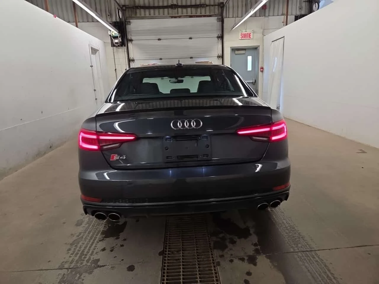 Audi S4 TECHNIK /360/DISTRONIC/АВТОКРЕДИТ, снимка 17 - Автомобили и джипове - 54813836