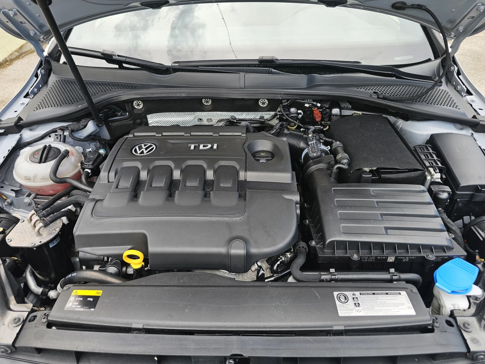 VW Golf R-LINE, снимка 17 - Автомобили и джипове - 54916028