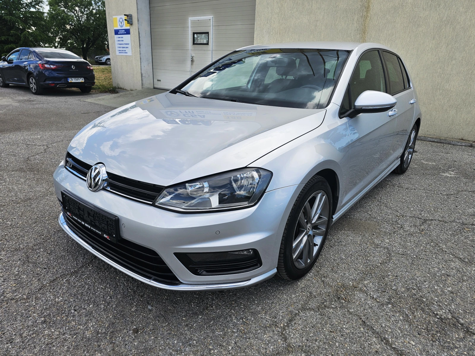 VW Golf R-LINE