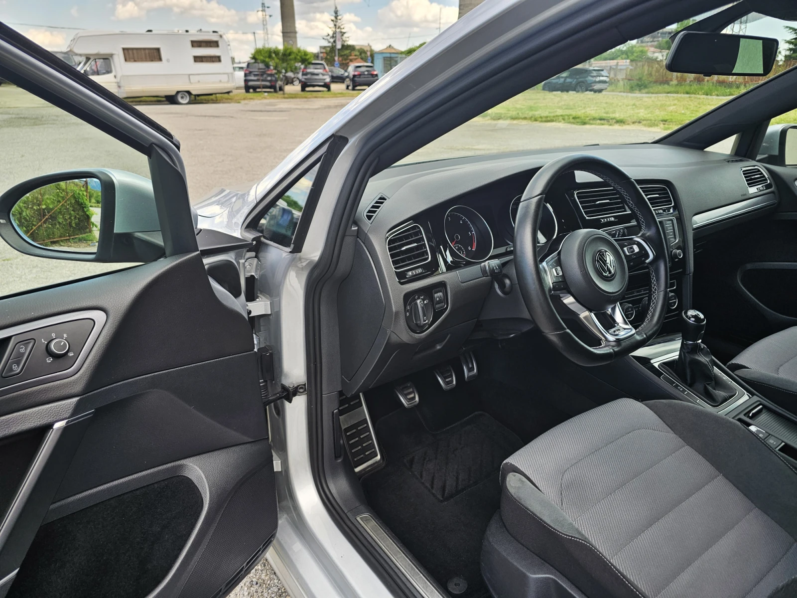 VW Golf R-LINE, снимка 9 - Автомобили и джипове - 54916028