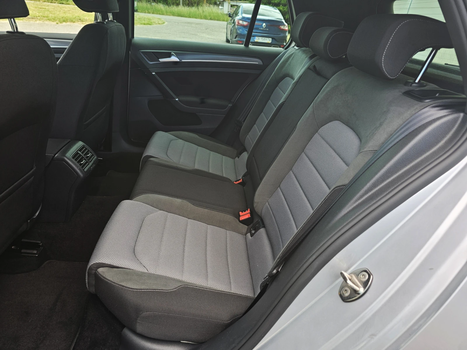 VW Golf R-LINE, снимка 12 - Автомобили и джипове - 54916028