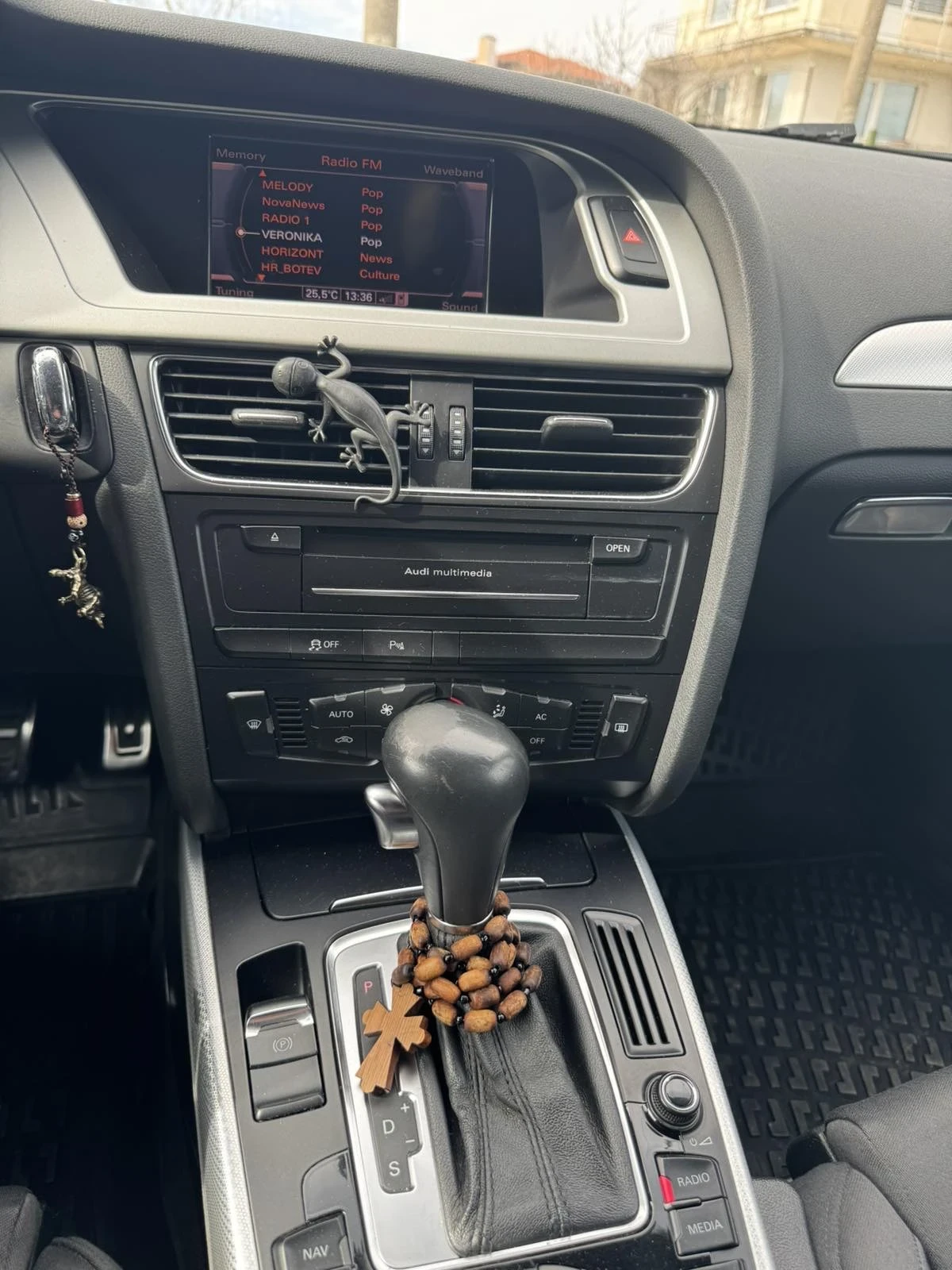 Audi A4 2.0TDI 143к.с пълен S-line пакет, снимка 10 - Автомобили и джипове - 55203165