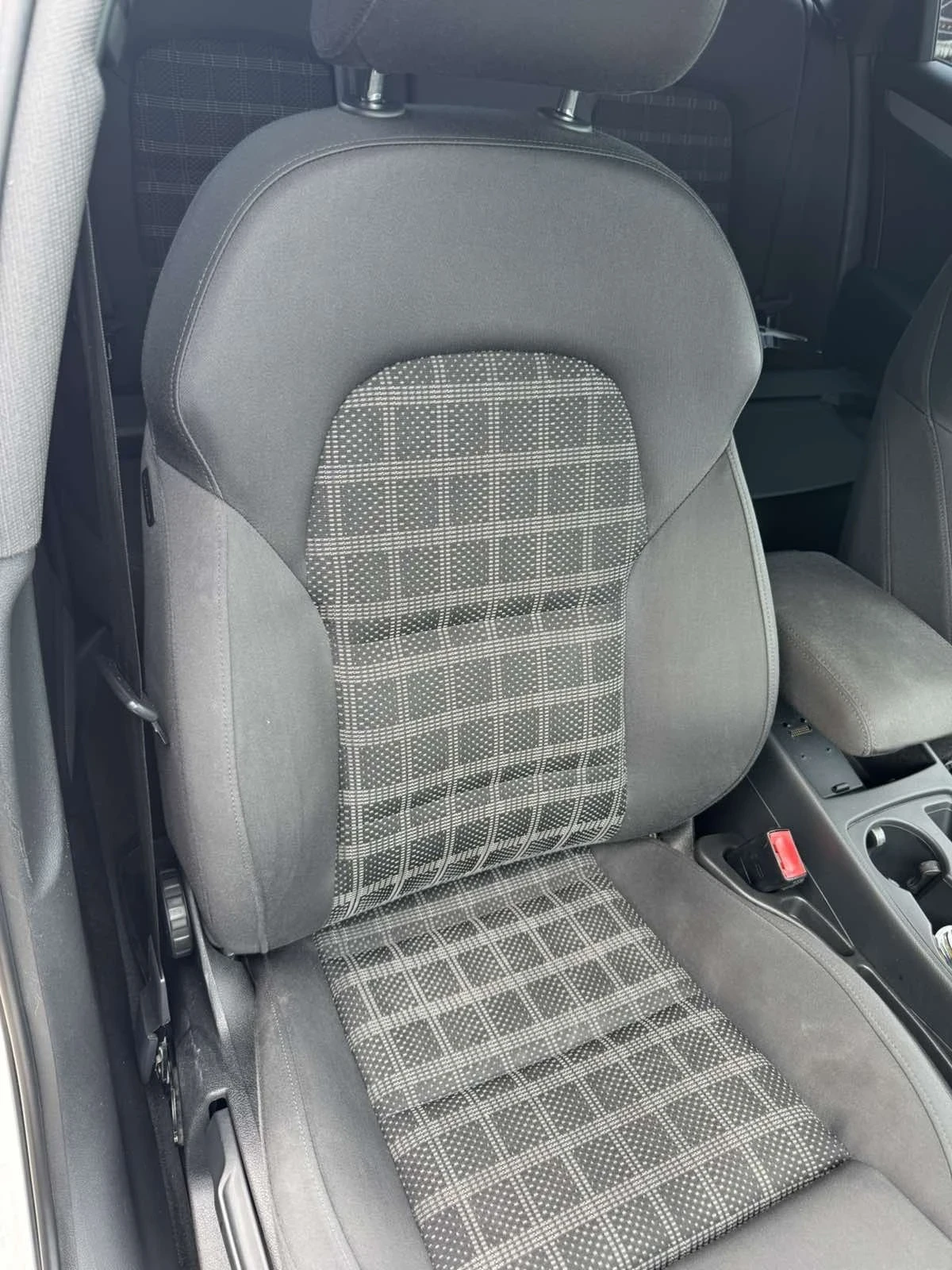 Audi A4 2.0TDI 143к.с пълен S-line пакет, снимка 12 - Автомобили и джипове - 55203165