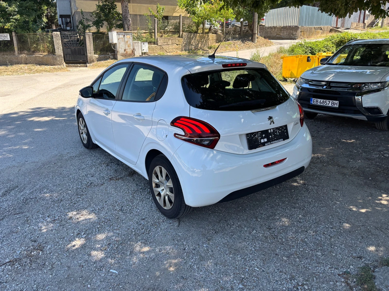 Peugeot 208 1.2 benzin, снимка 4 - Автомобили и джипове - 55475454