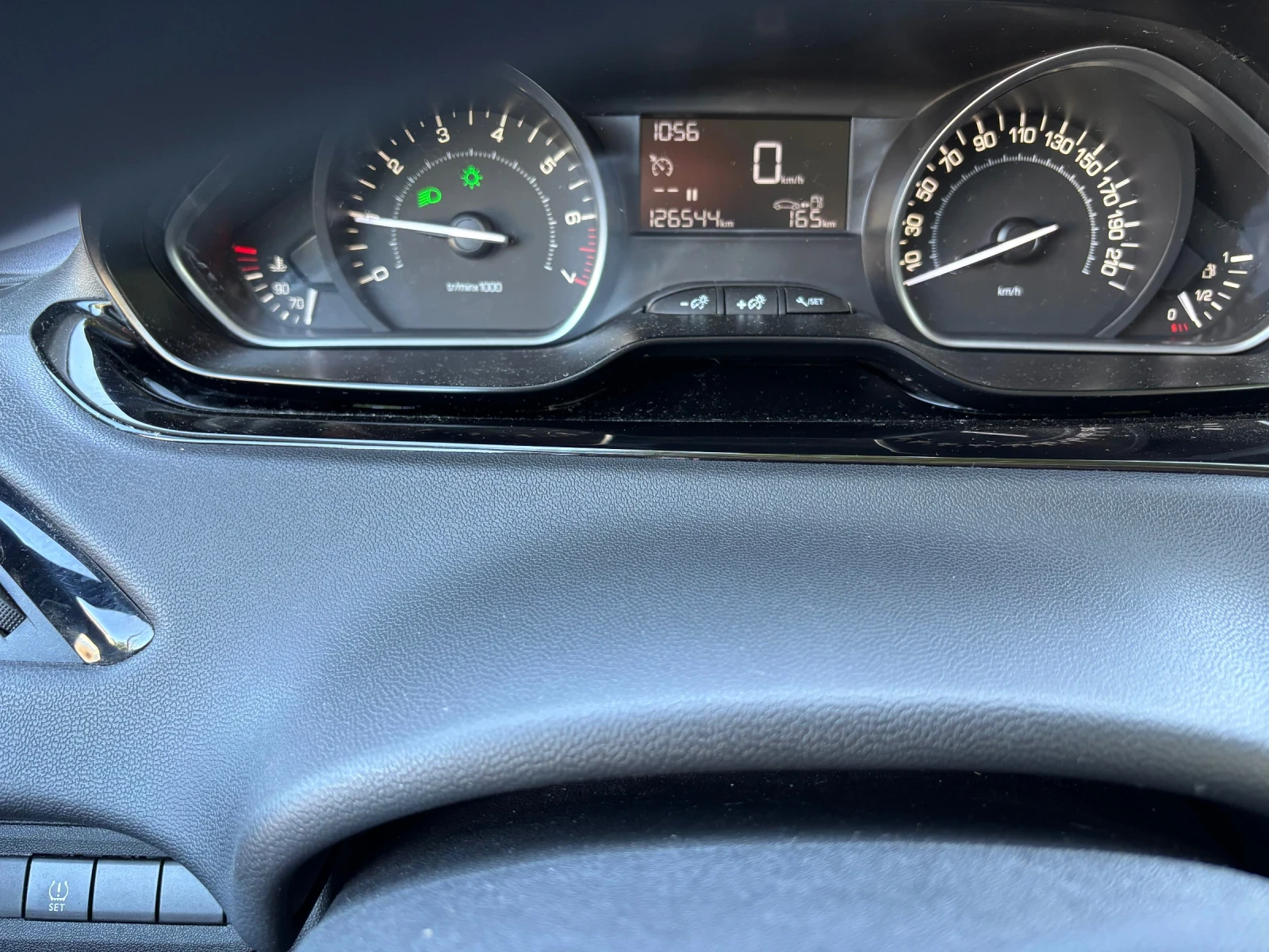 Peugeot 208 1.2 benzin, снимка 7 - Автомобили и джипове - 55475454