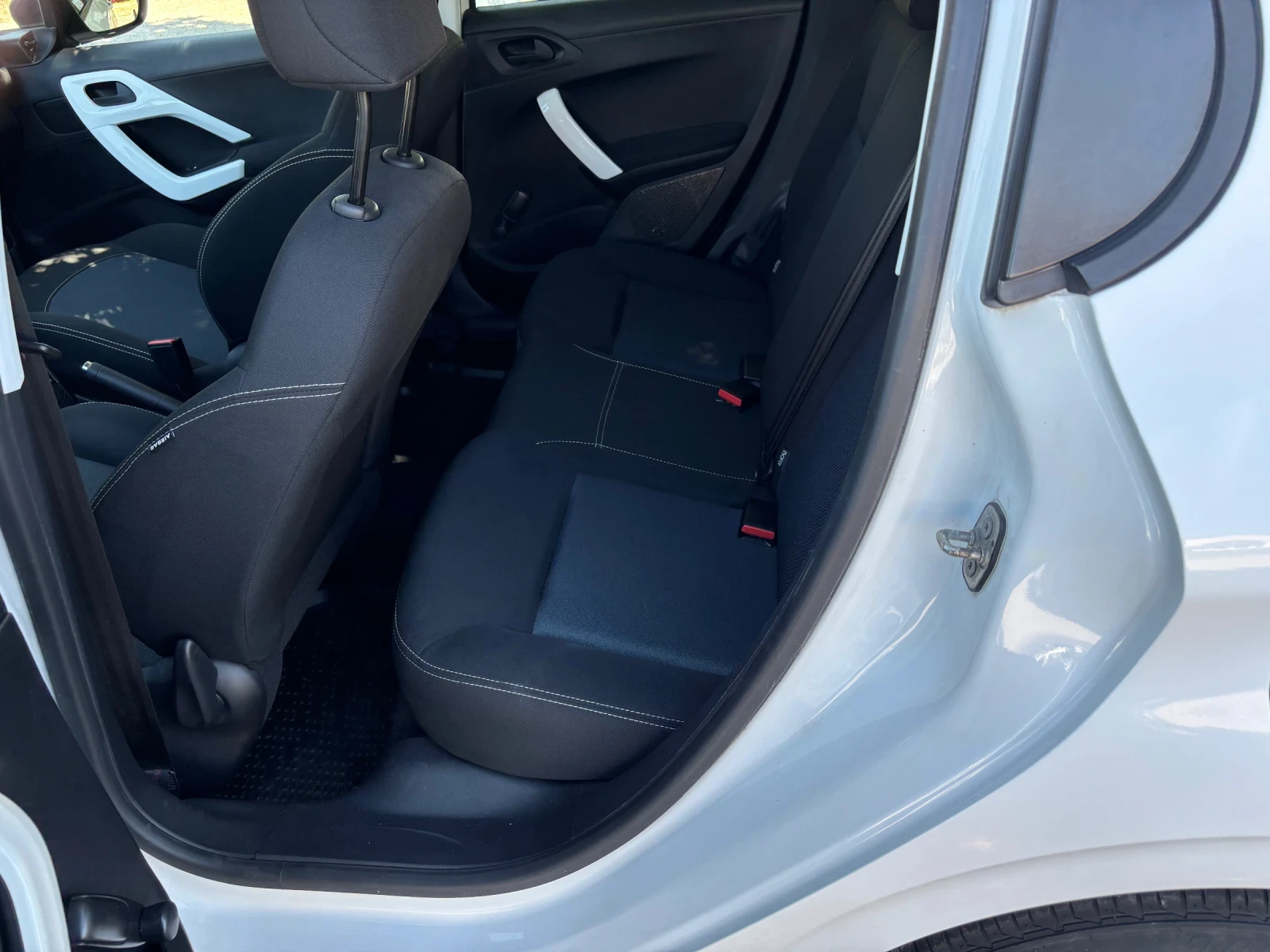 Peugeot 208 1.2 benzin, снимка 3 - Автомобили и джипове - 55475454