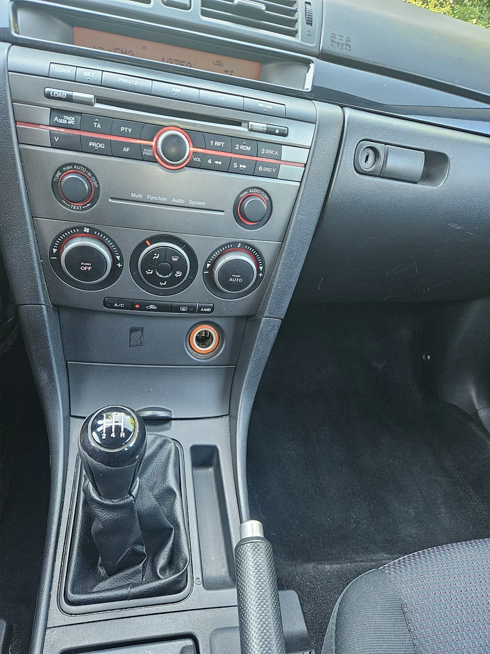 Mazda 3 1.6 120кс Фейслифт! Перфектна! , снимка 8 - Автомобили и джипове - 55510040